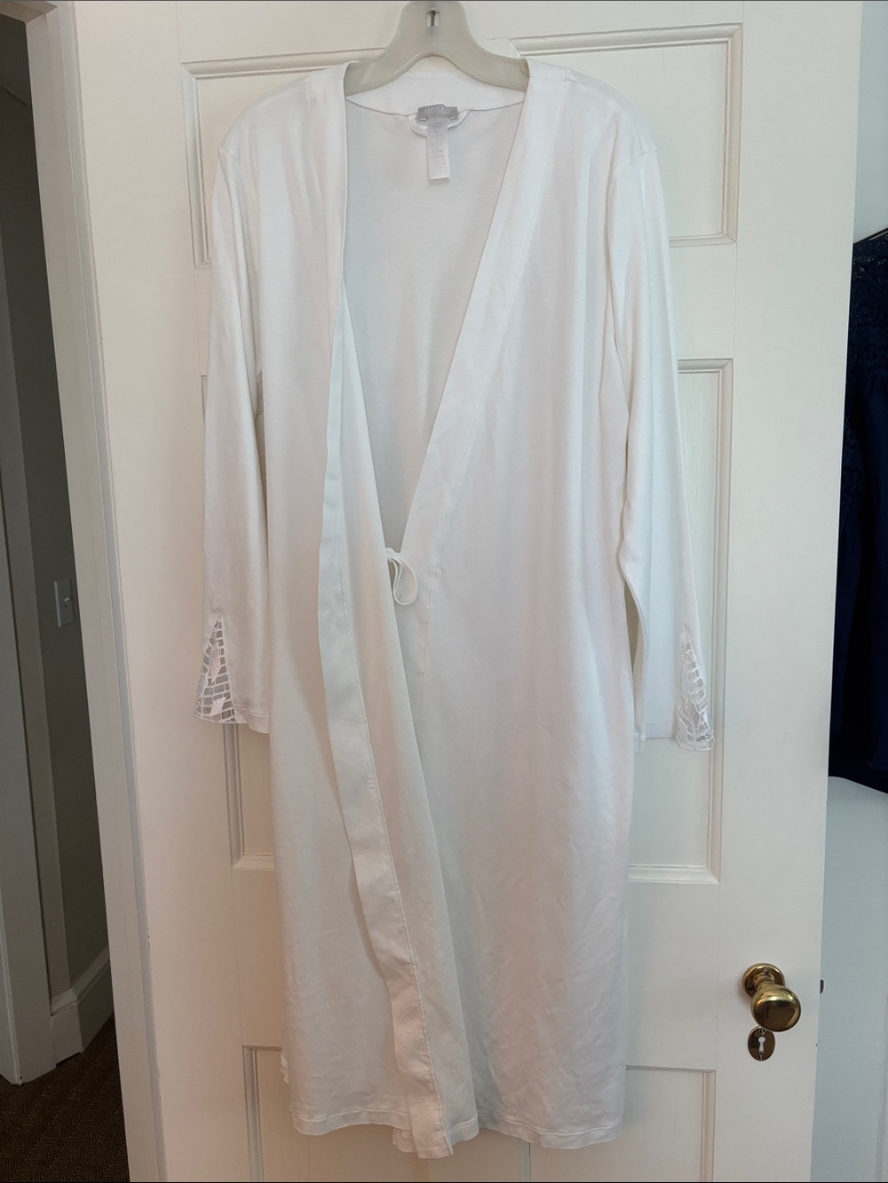 Hanro  White Women's Wrap Robe with Lace Trim Size L Missing Belt